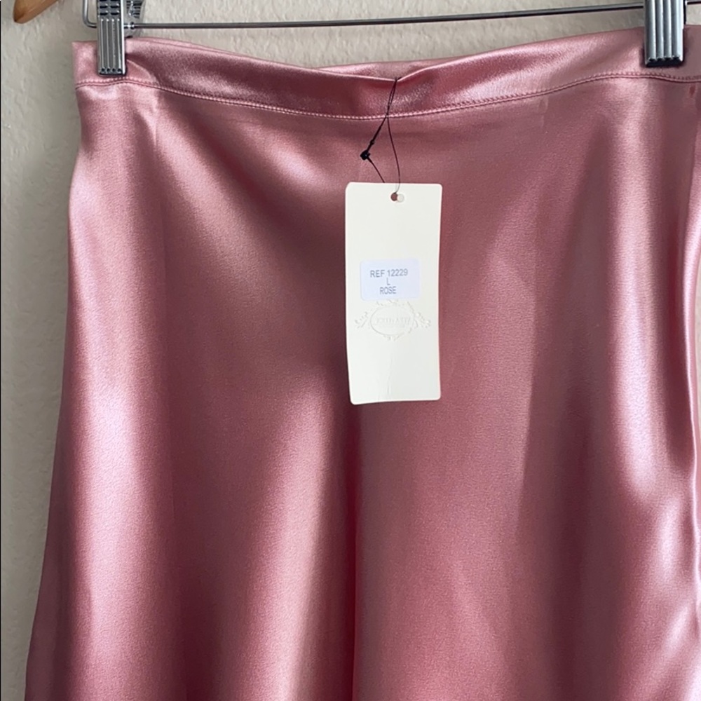 Vera & Lucy satin skirt NEW WITH TAGS - Picture 2 of 4
